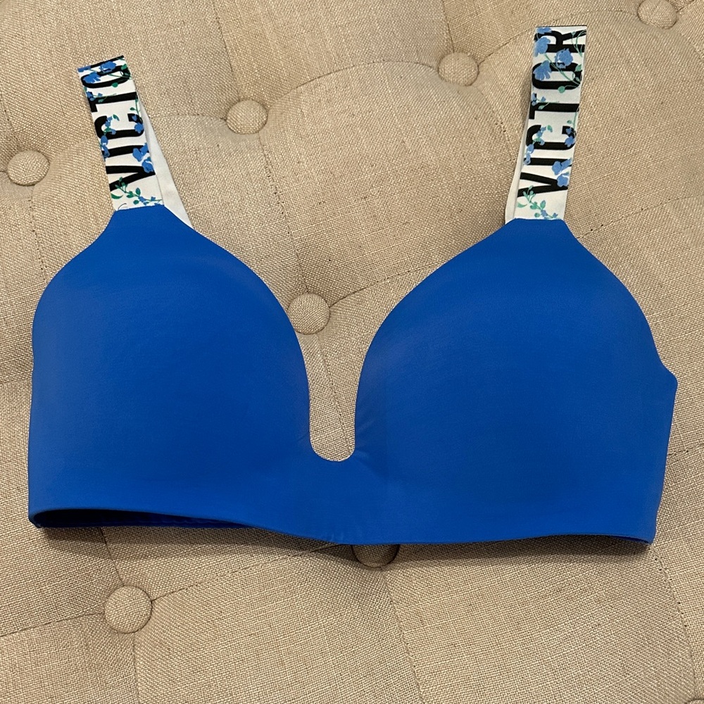 Victoria's Secret Bold Blue Wireless Bra with Logo‎ Straps 32D